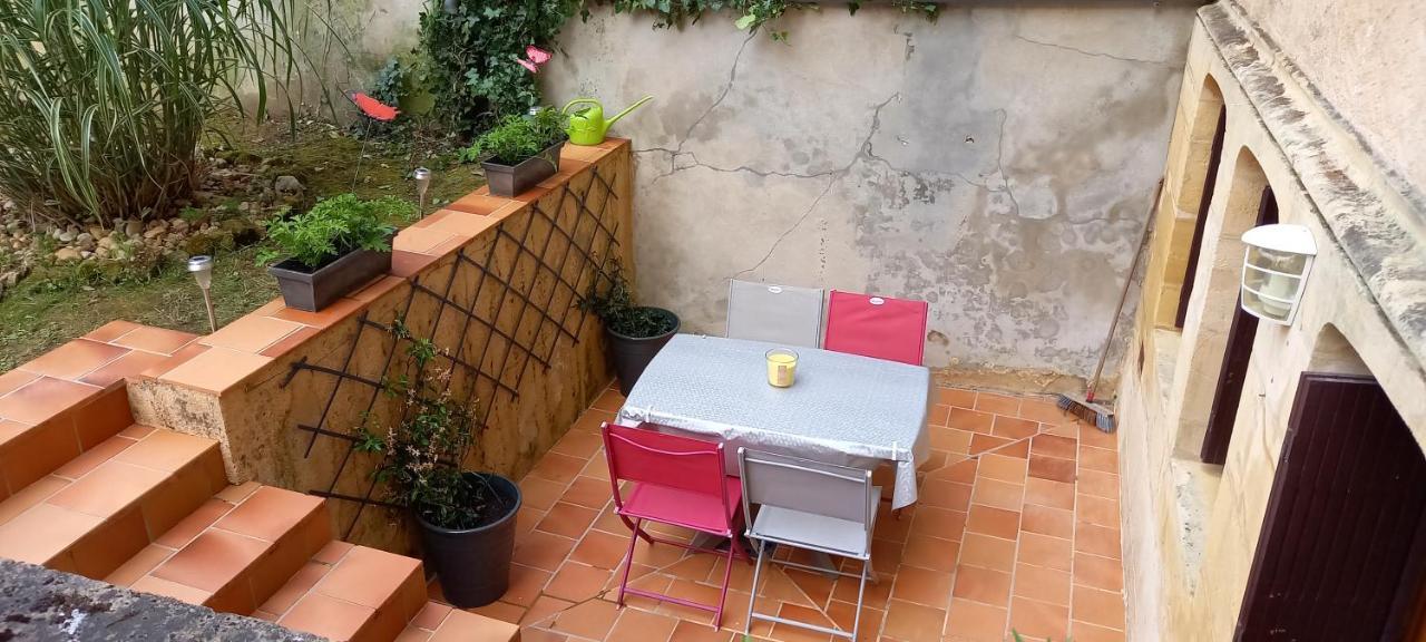 Studio avec terrasse et jardinet centre ville Bergerac Extérieur photo