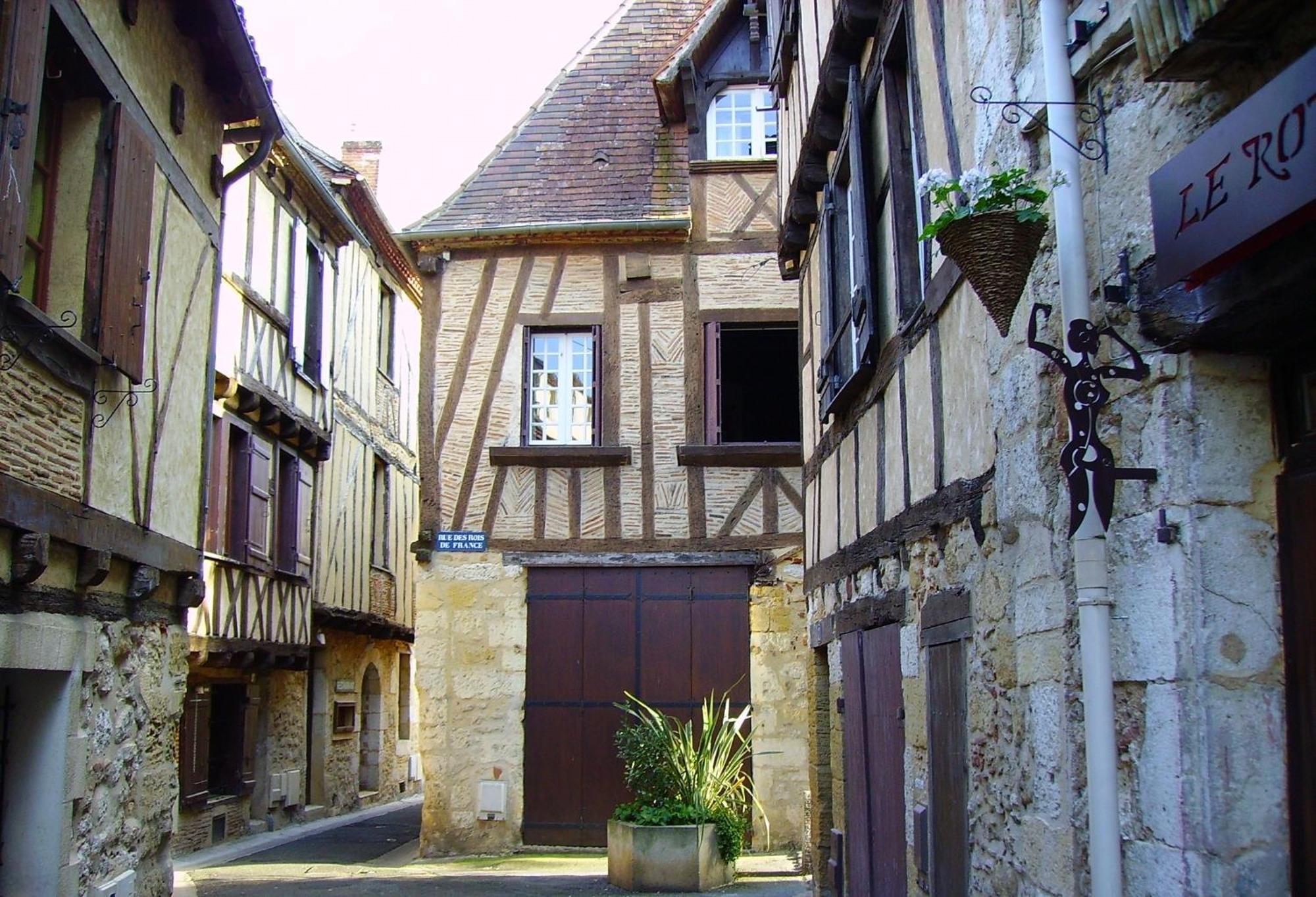 Studio avec terrasse et jardinet centre ville Bergerac Extérieur photo